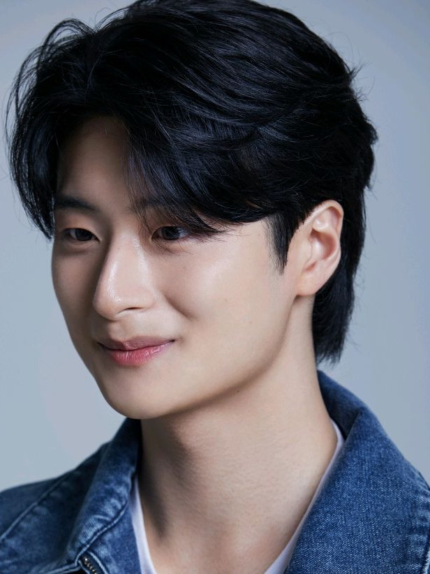 Young wook 프로필